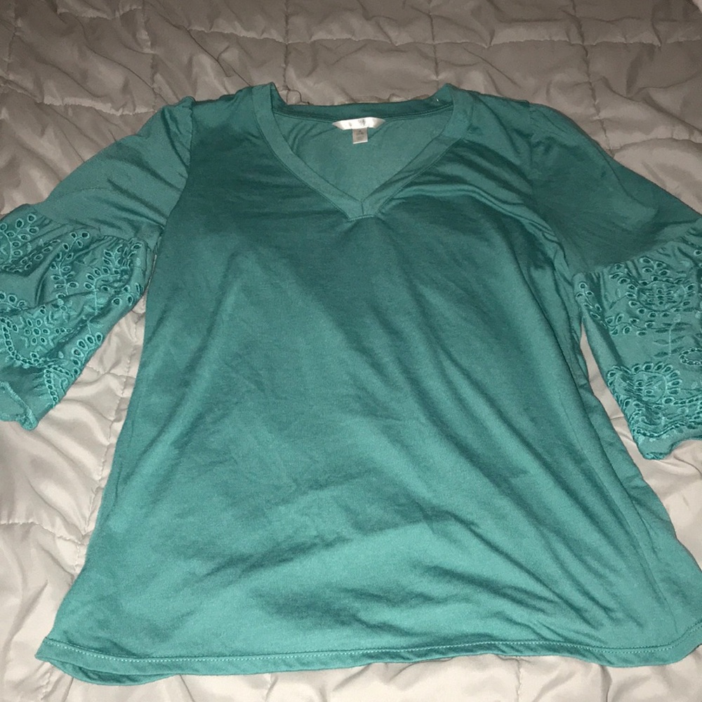 🎉4️⃣ for 2️⃣5️⃣ Never worn bell sleeve top